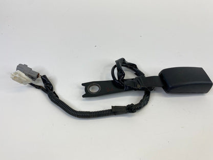 2004-2006 Lexus RX330 Front Right Side Seat Belt Buckle Assembly E067902 OEM