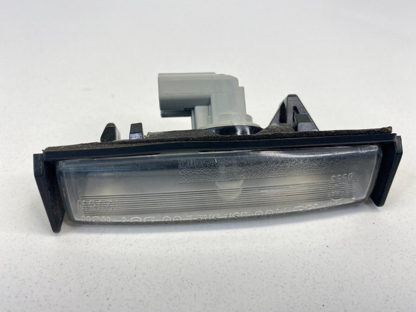2004-2010 Toyota Sienna LE Van Rear Trunk License Plate Light Lamp Assy E130553