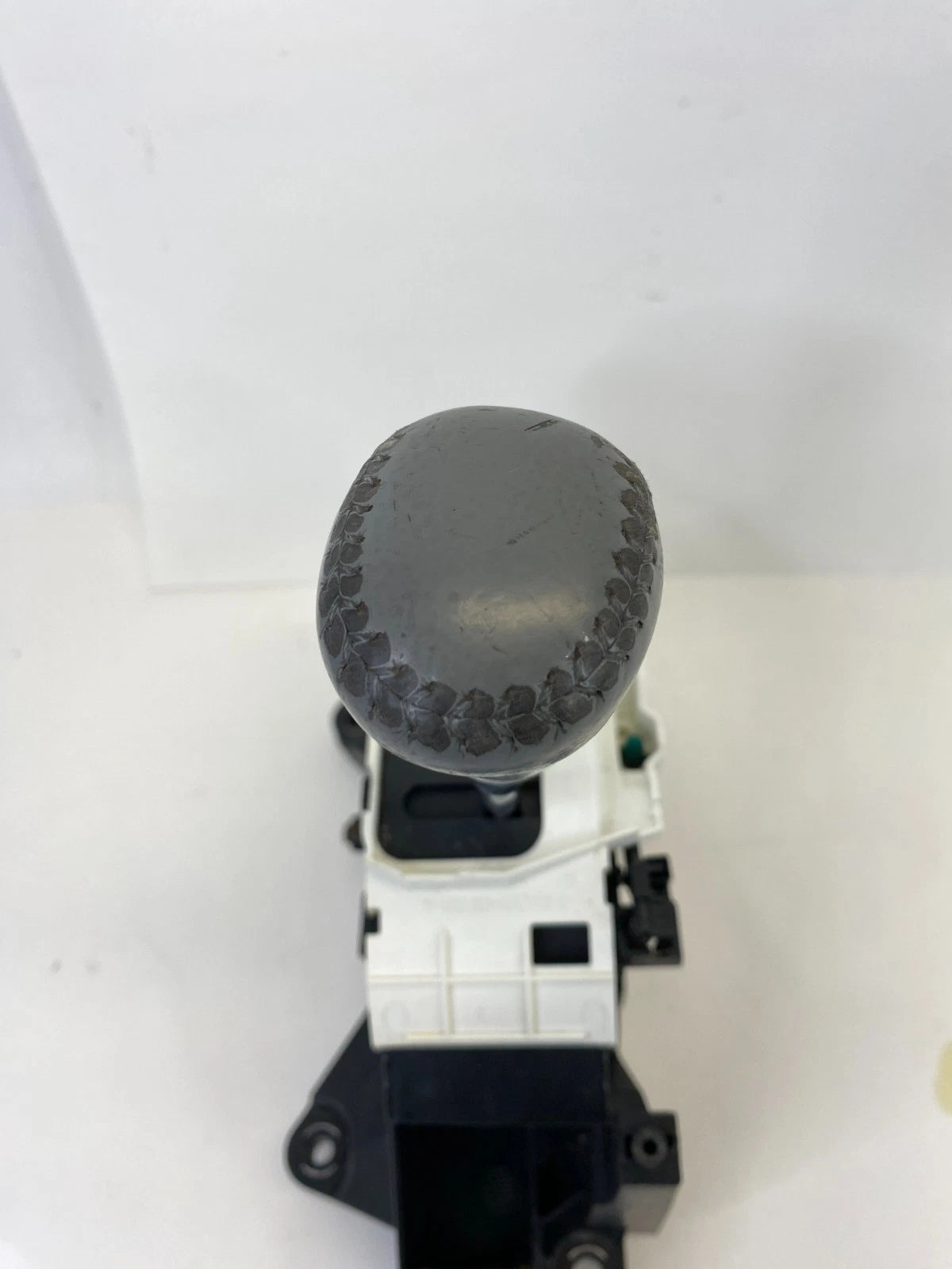 2005-2007 TOYOTA AVALON AUTOMATIC FLOOR GEAR SHIFTER LEVER HANDLE ASSEMBLY OEM