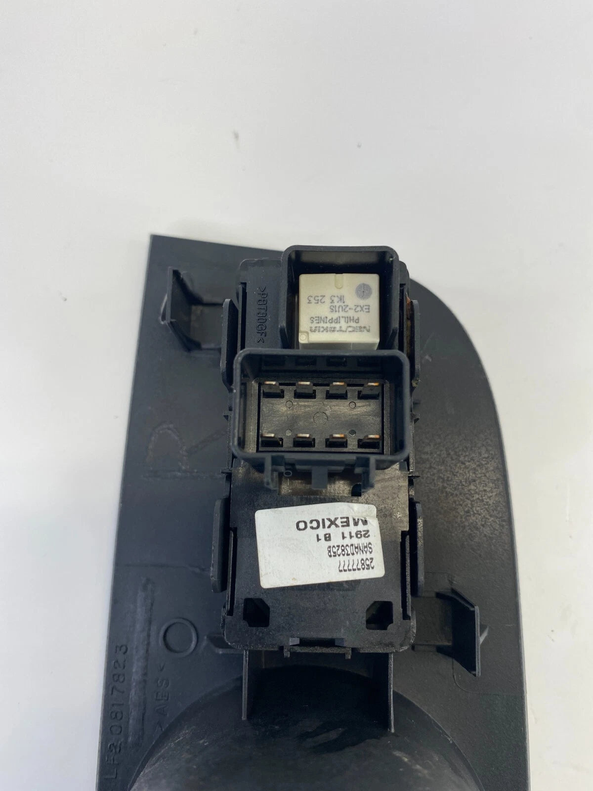2009-2012 CHEVY TRAVERSE REAR RIGHT SIDE DOOR POWER WINDOW SWITCH W /BEZEL TRIM