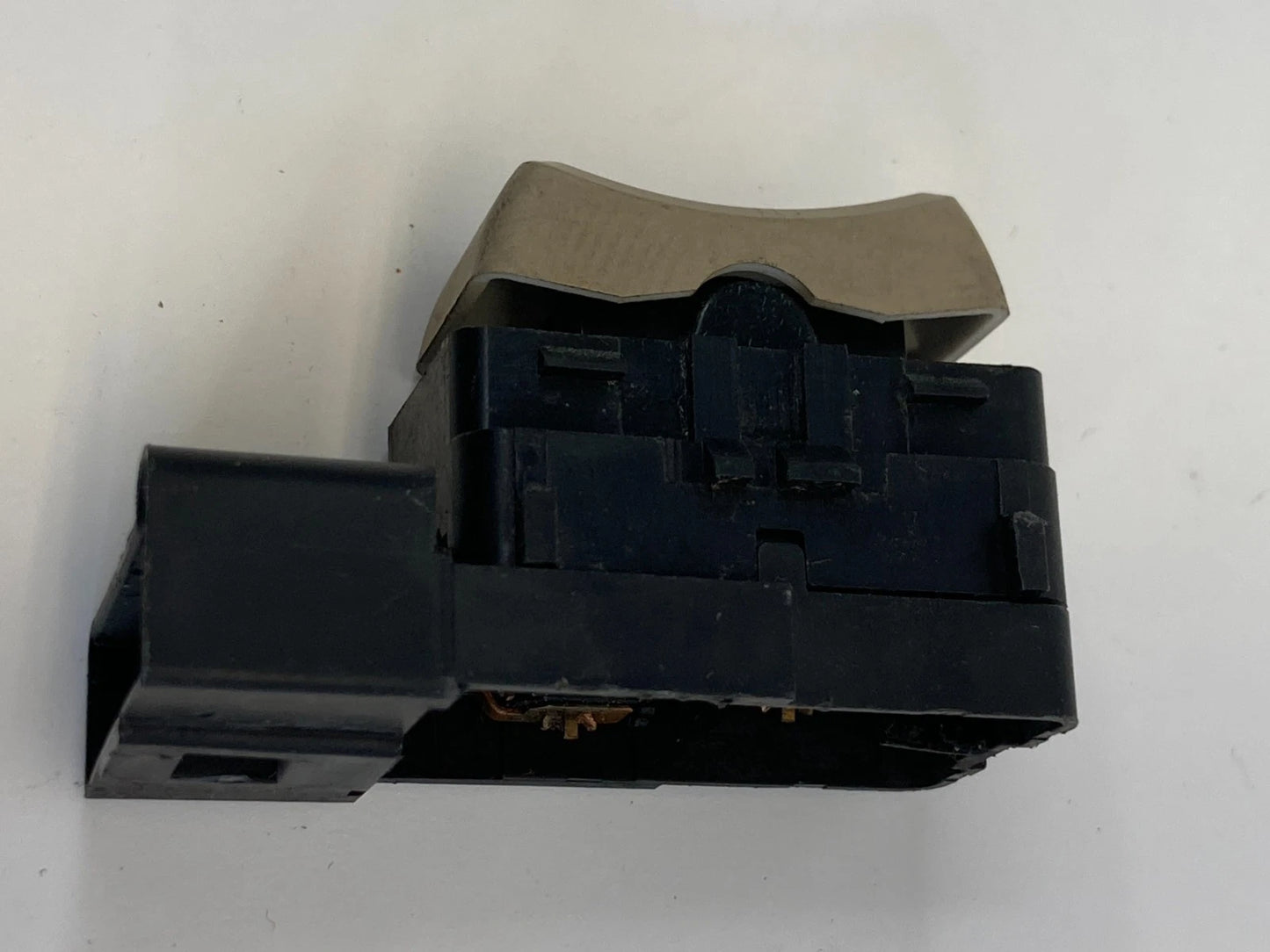 2006-2009 CADILLAC SRX FRONT RIGHT SEAT POWER LUMBAR CONTROL SWITCH OEM 15210786