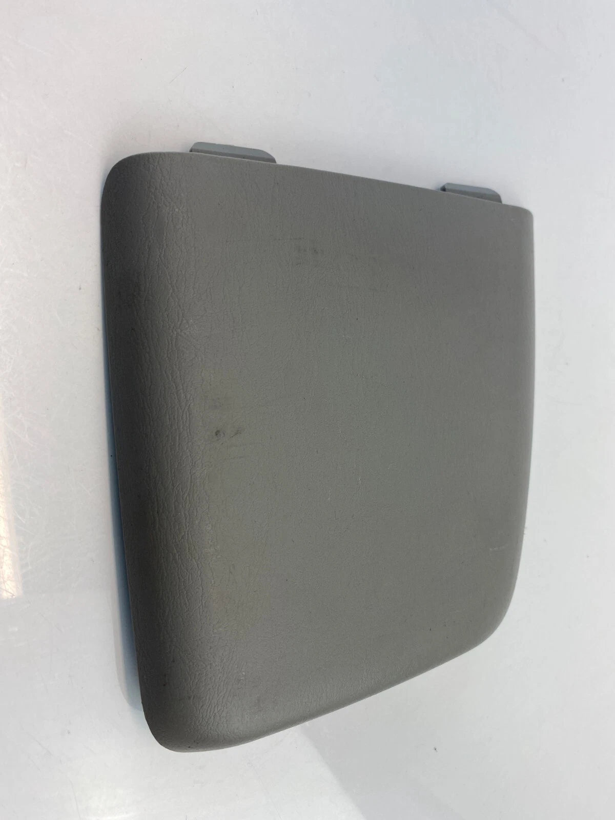 01-03 TOYOTA HIGHLANDER REAR RIGHT QUARTER PANEL ACCESS COVER TRIM 64714-48020