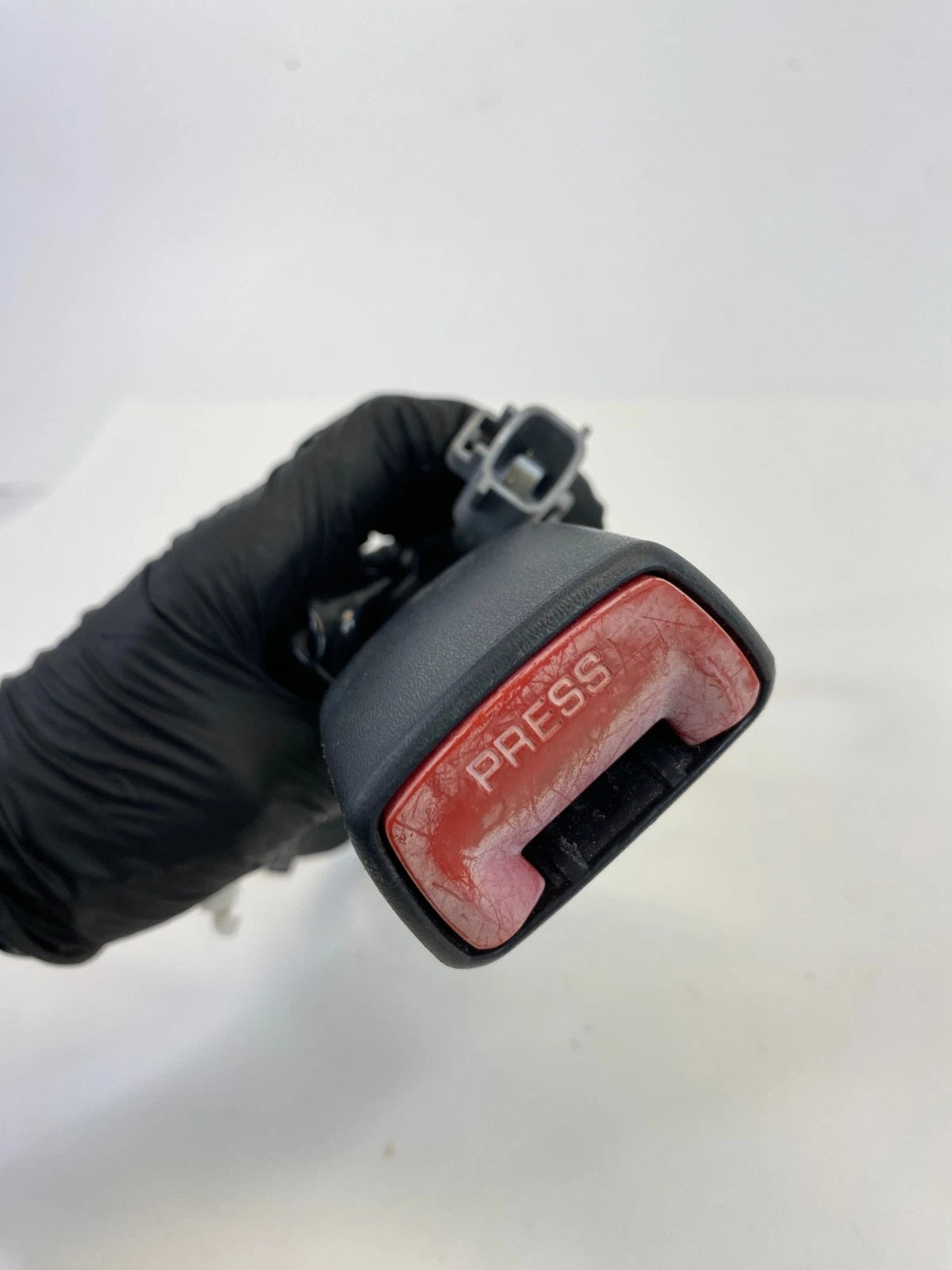 2005-2008 Pontiac Vibe Front Right Seat Belt Buckle 56458-A OEM