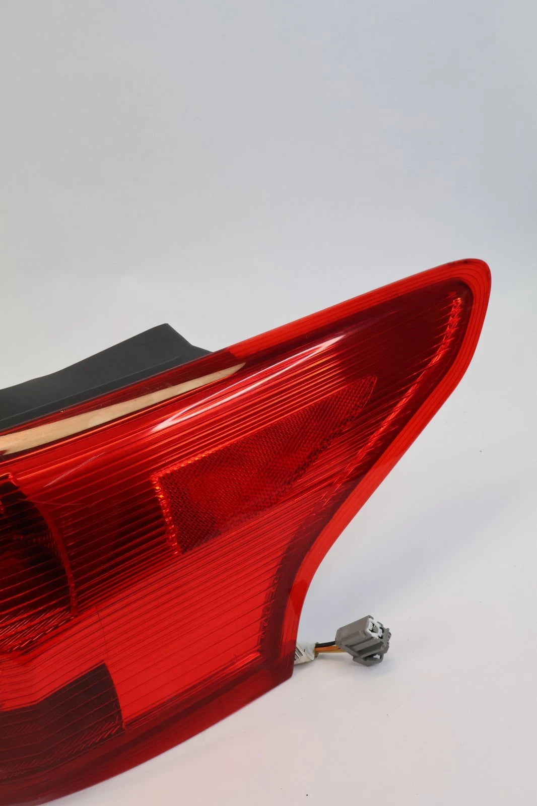 15-18 FORD FOCUS SEDAN REAR RIGHT OUTER TAILLIGHT TAIL LAMP UNIT F1EB13404F OEM