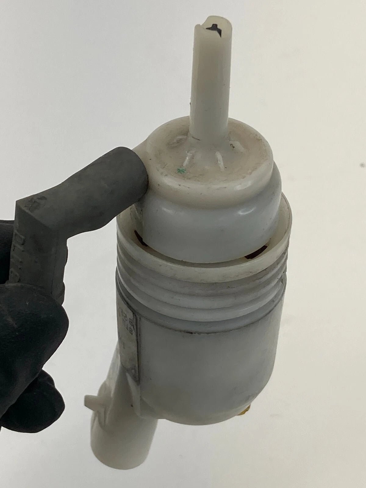 2007-2016 GMC ACADIA 09-17 TRAVERSE FRONT WINDSHIELD WASHER WASH PUMP 10386722