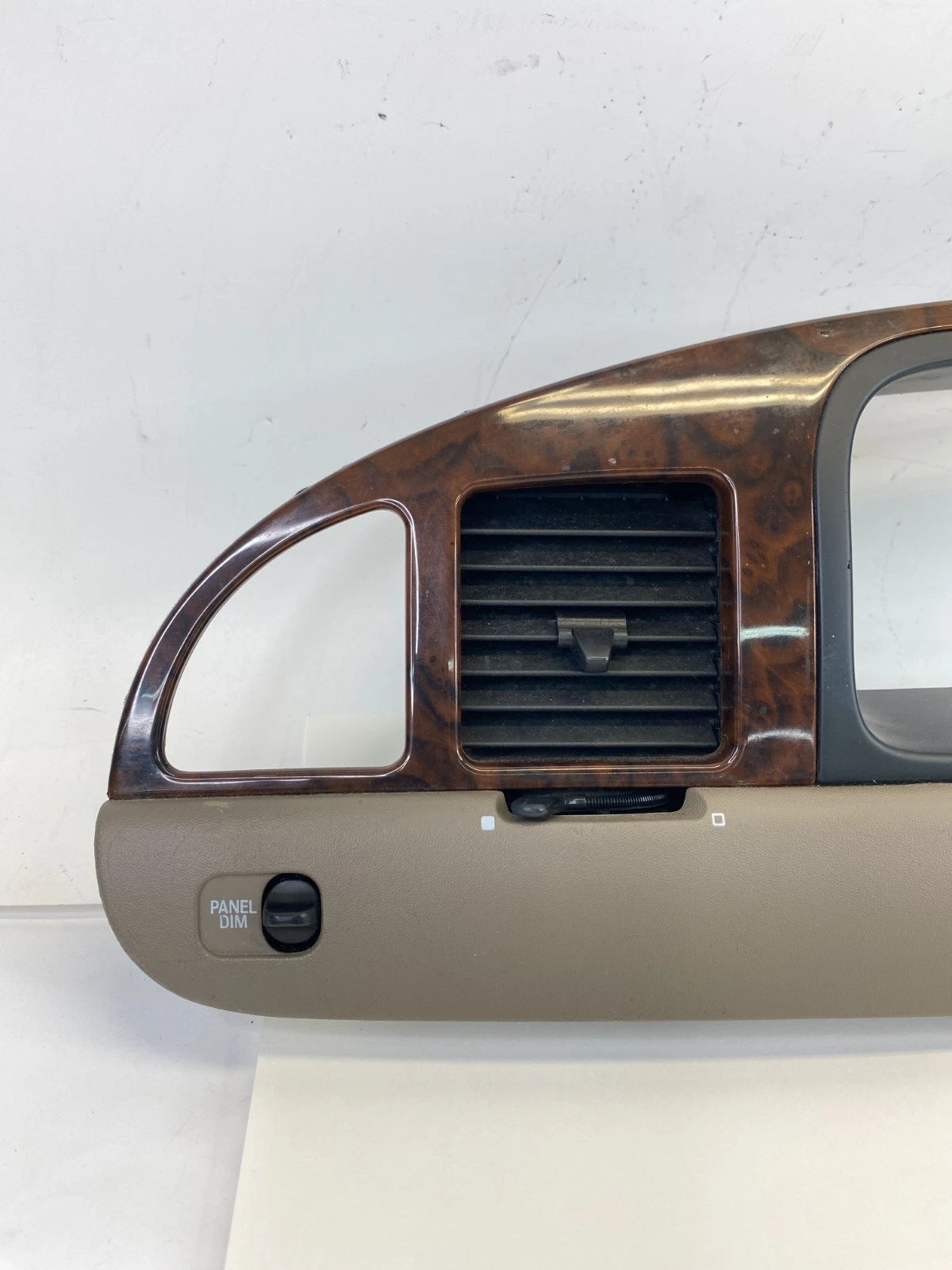 98-02 LINCOLN TOWN CAR DASH INSTRUMENT CLUSTER BEZEL W/ AIR VENT F7AH-19893-AAW