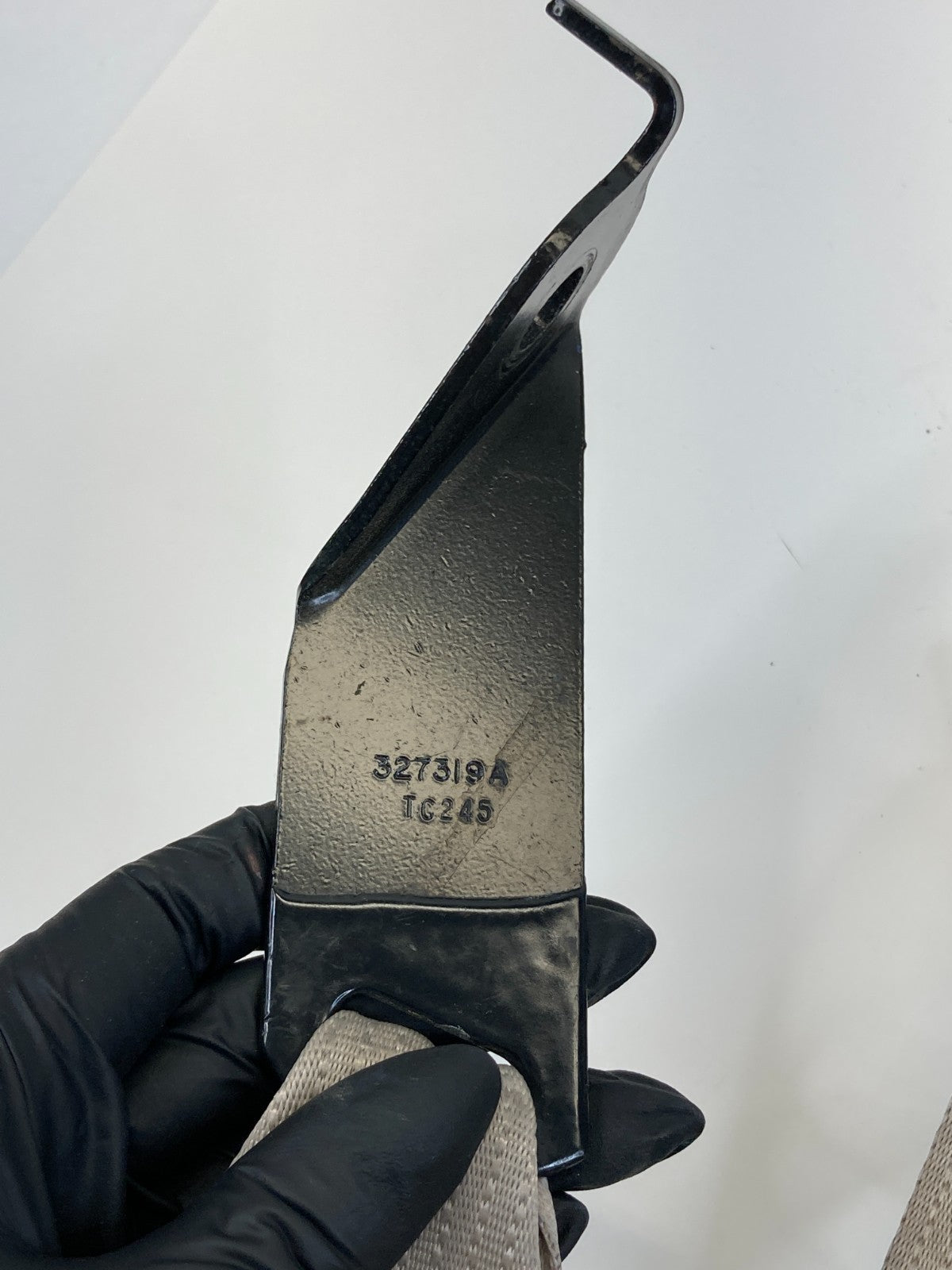 2003-2006 Lincoln Navigator Left Driver Side Seat Belt Retractor Assembly OEM