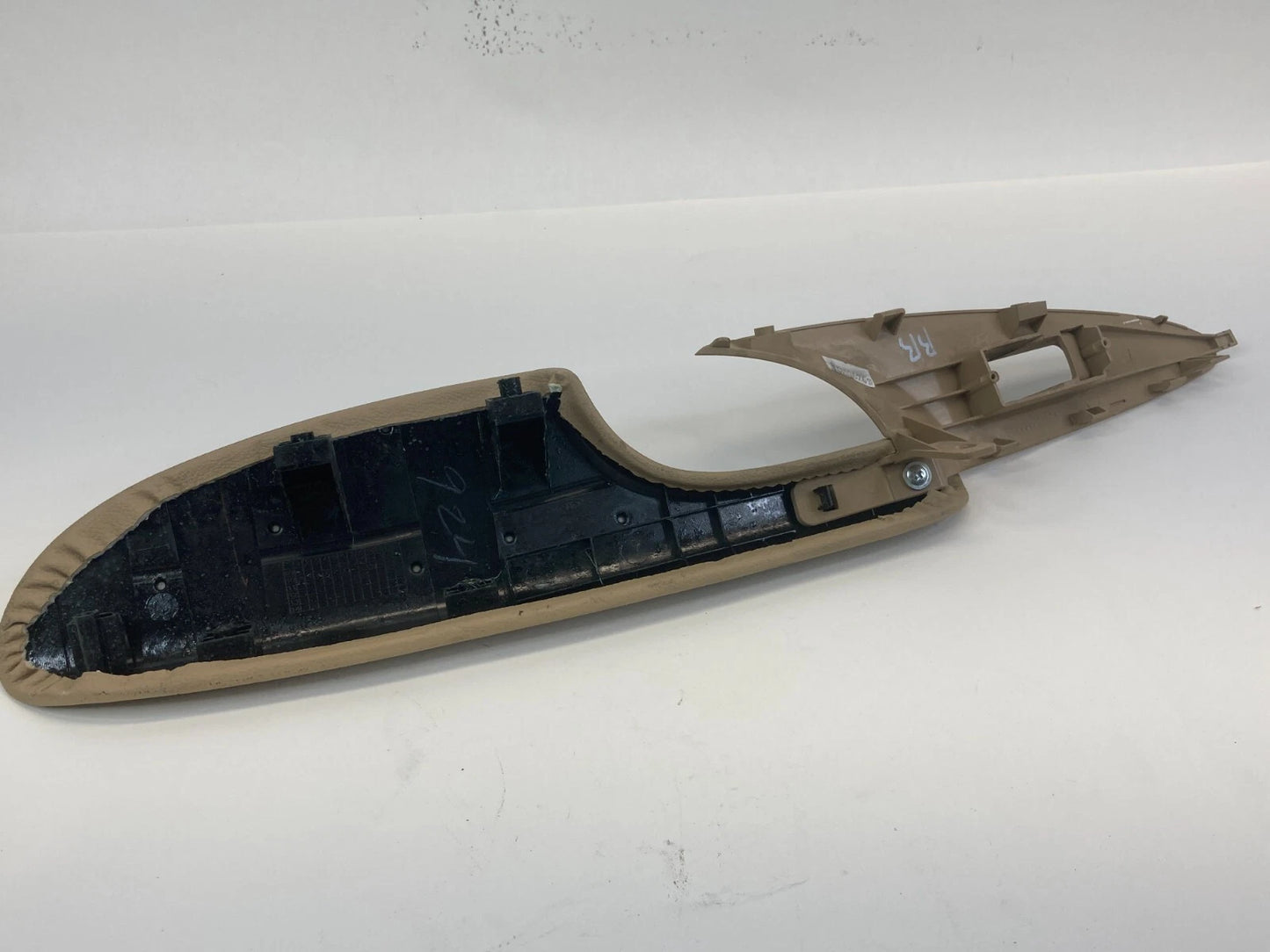 11-14 HYUNDAI SONATA REAR RIGHT DOOR ARMREST & WINDOW SWITCH BEZEL 93581-3S010