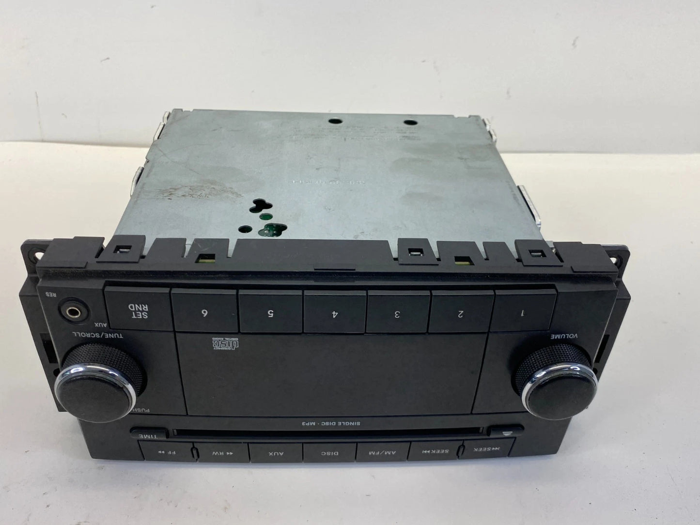 2010 CHRYSLER 300 DODGE RAM AM FM CD PLAYER AUX RADIO RECEIVER P05091111AC OEM