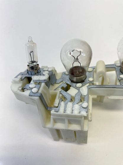 2007 2008 BMW 328XI REAR LEFT TRUNK LID TAIL LIGHT TAILLIGHT BULB SOCKET HOLDER