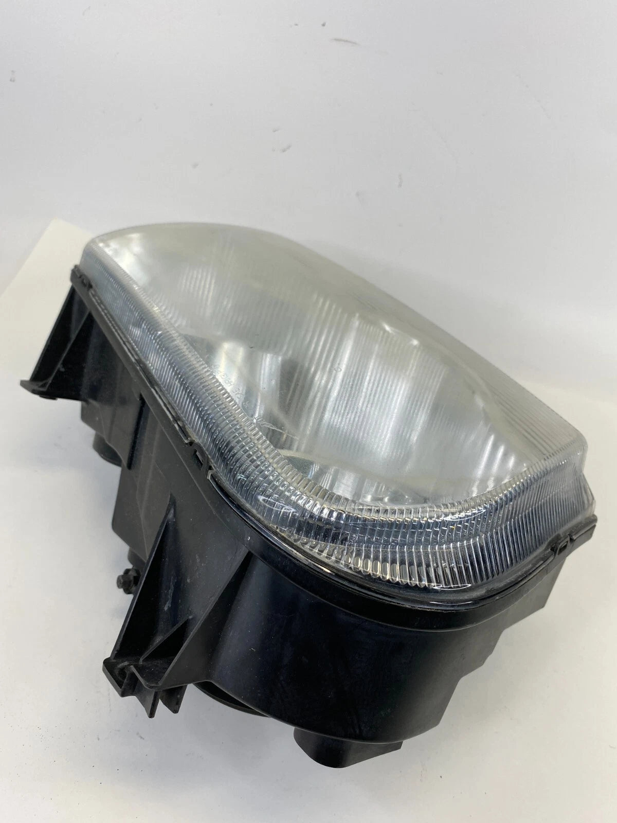 2005-2010 CHRYSLER 300 RIGHT PASSENGER SIDE HEADLIGHT HEADLAMP HALOGEN OEM