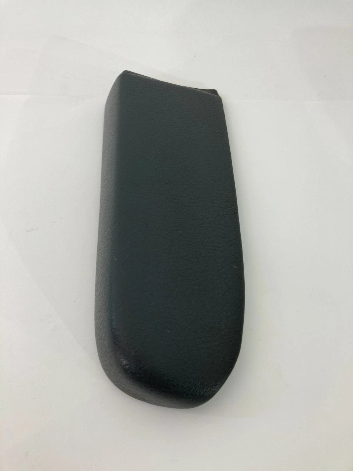 2003 03 KIA SORENTO FRONT RIGHT PASSENGER SIDE DOOR PANEL ARMREST ARM REST OEM