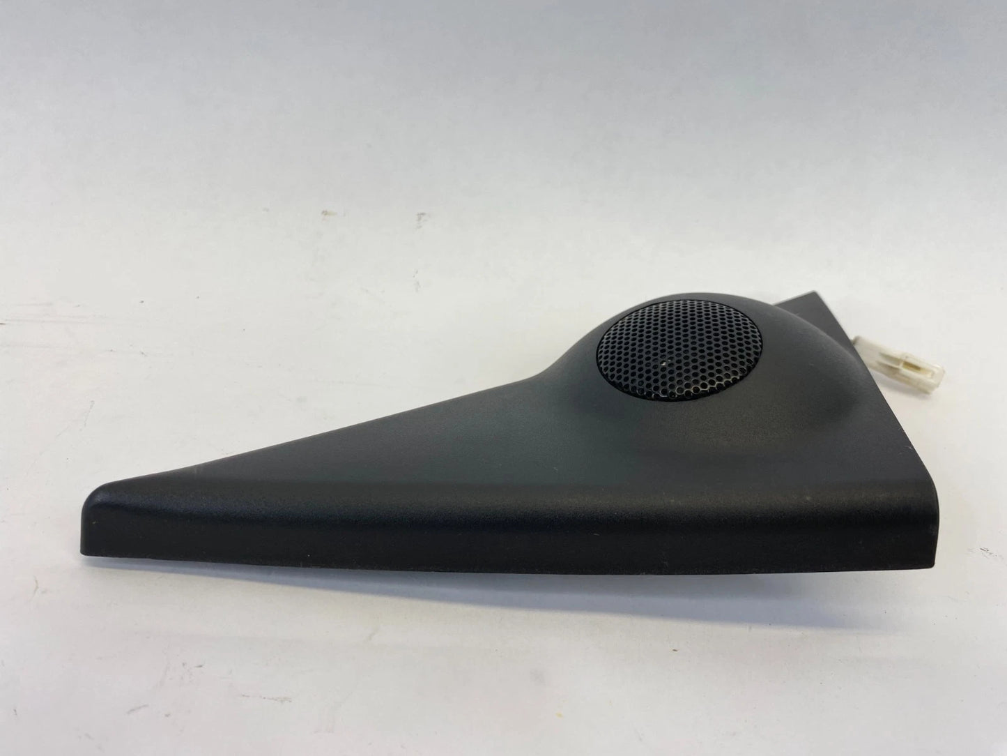 1998-2002 ISUZU TROOPER FRONT LEFT DOOR TWEETER SPEAKER TRIANGLE COVER OEM