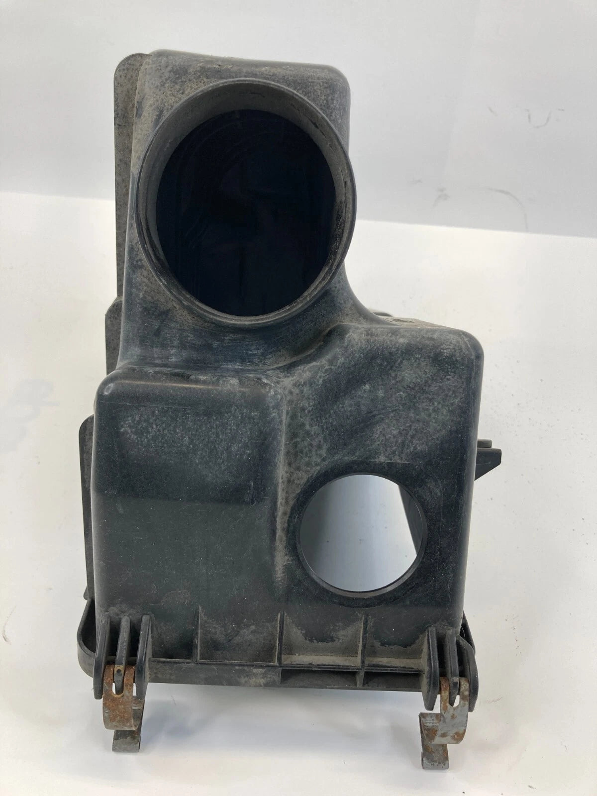 2010-2013 SUZUKI SX4 AIR CLEANER INTAKE LOWER COVER HOUSING OEM 13700-54L00