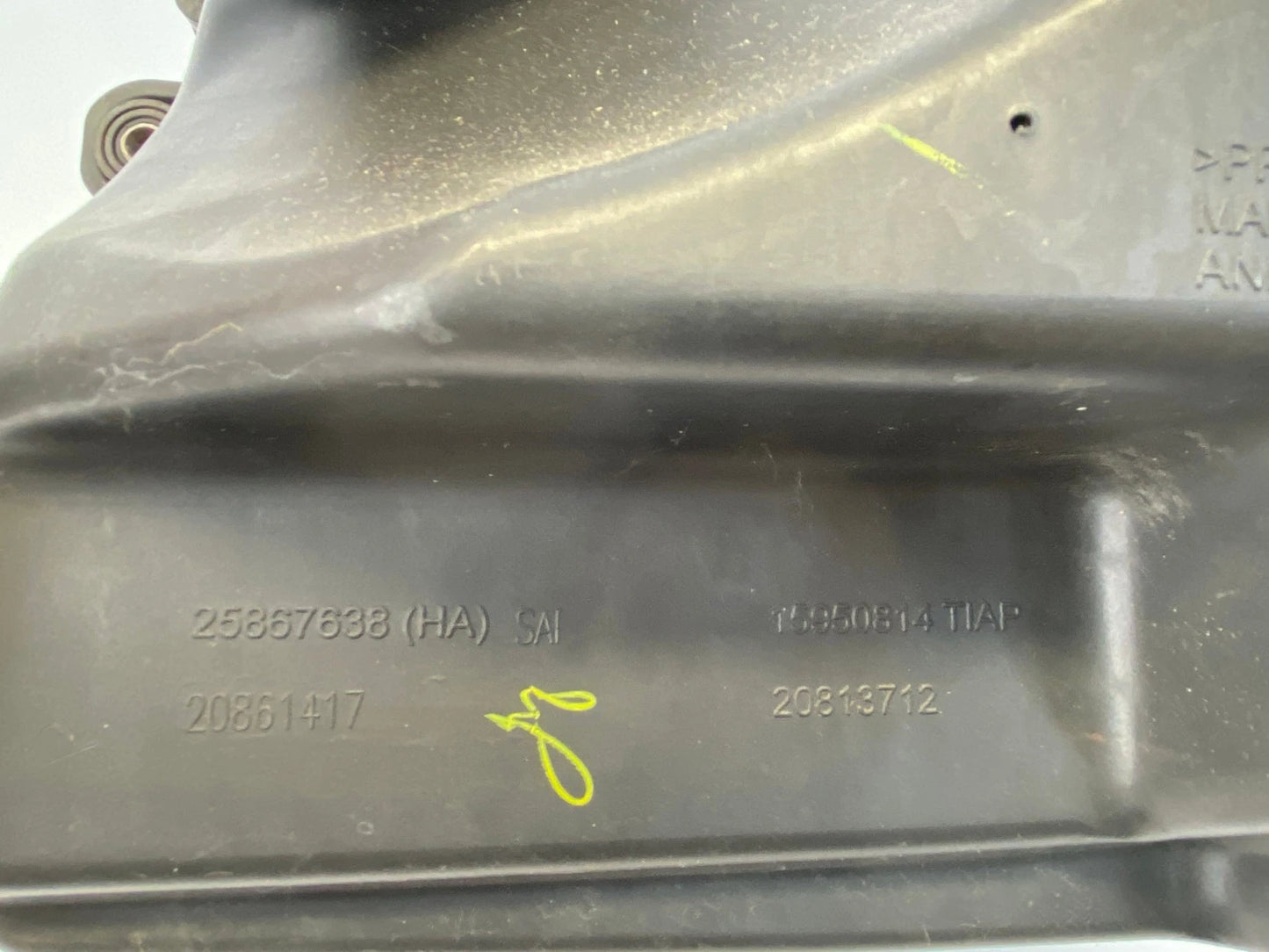 2010 2011 CHEVROLET EQUINOX 2.4L ENGINE AIR FILTER BOX HOUSING ASSY OEM 20813712