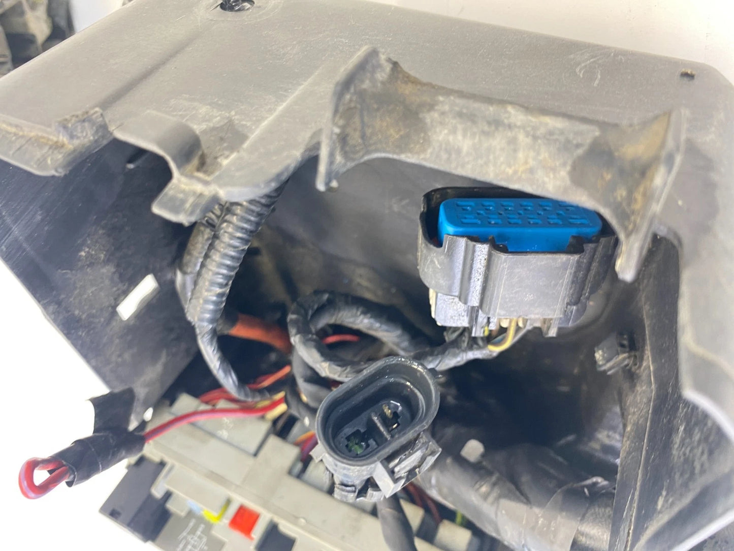 2013-2016 DODGE DART 2.4L ENGINE COMPARTMENT FUSE REALAY BOX W/ COVER OEM