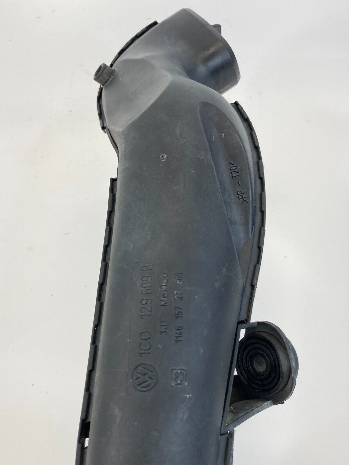 1998-2007 VW Beetle 2.0L L4 Air Intake Pipe Duct Assy 1C0-129-609-B OEM