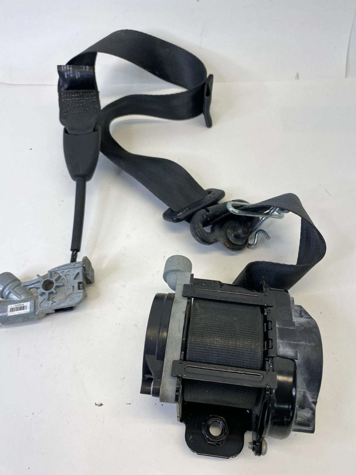 2013-2018 FORD FOCUS FRONT RIGHT PASSENGER SEAT BELT RETRACTOR SHOULDER LAP OEM