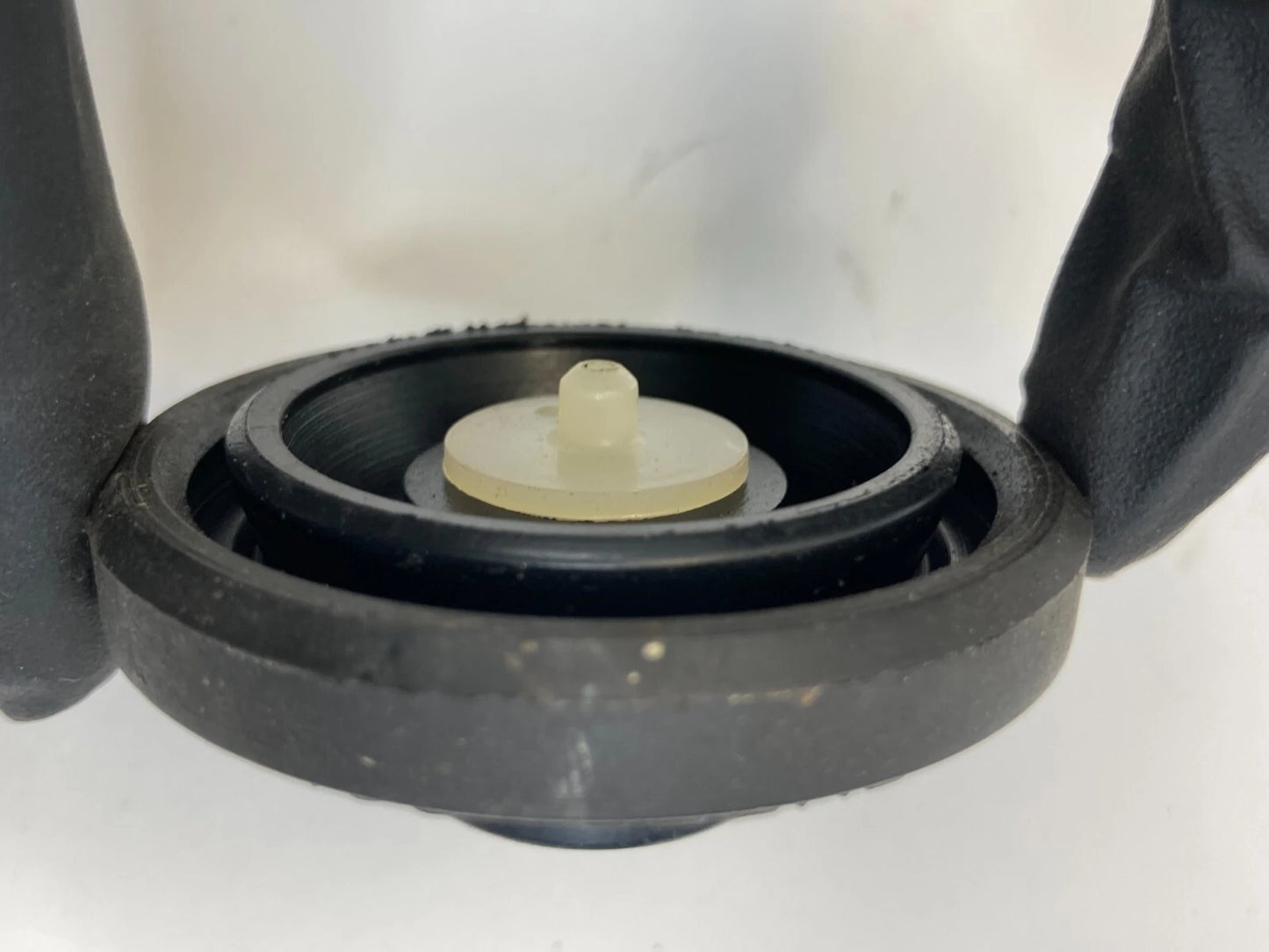 2005-2010 SCION TC BRAKE MASTER CYLINDER RESERVOIR FLUID CAP COVER