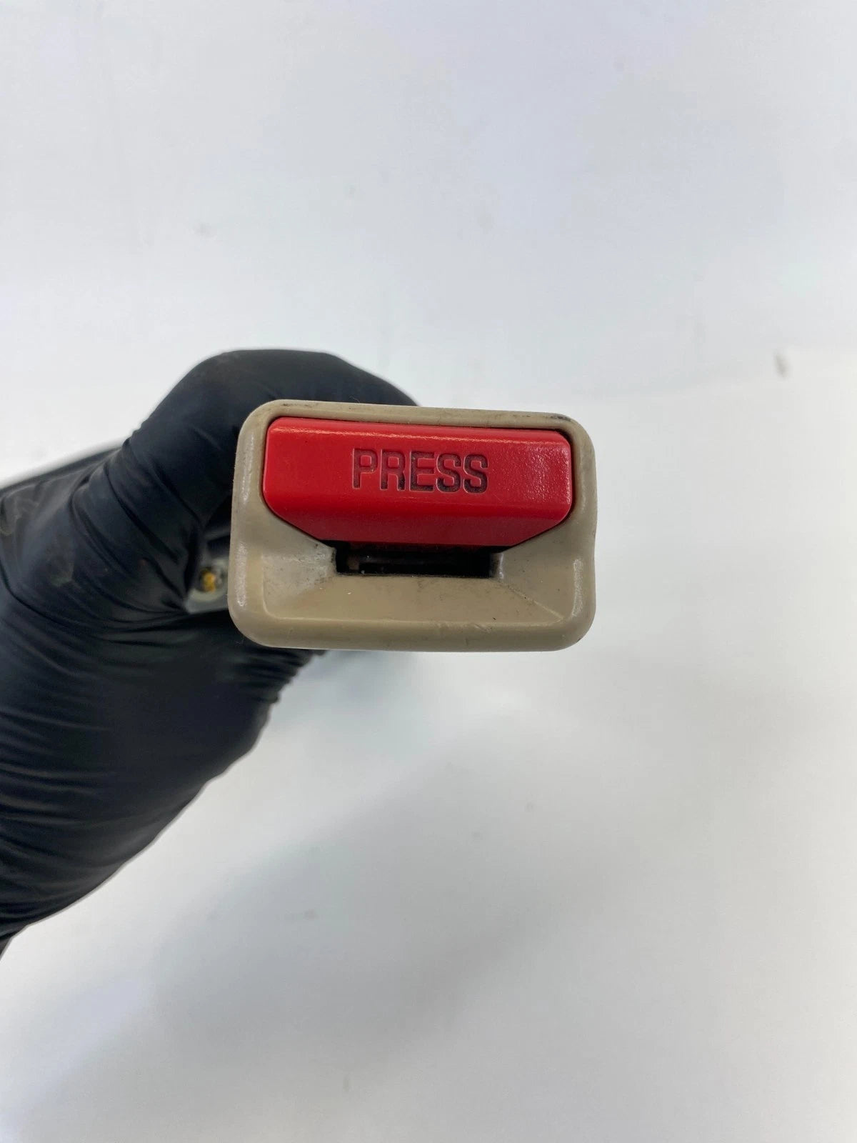 2004-2009 CADILLAC SRX FRONT LEFT DRIVER SEAT BELT BUCKLE PRETENSIONER CABLE OEM