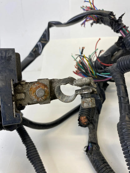 2013-2015 NISSAN ALTIMA 2.5L ENGINE COMPARTMENT FUSE BOX W/ BATTERY TERMINAL OEM