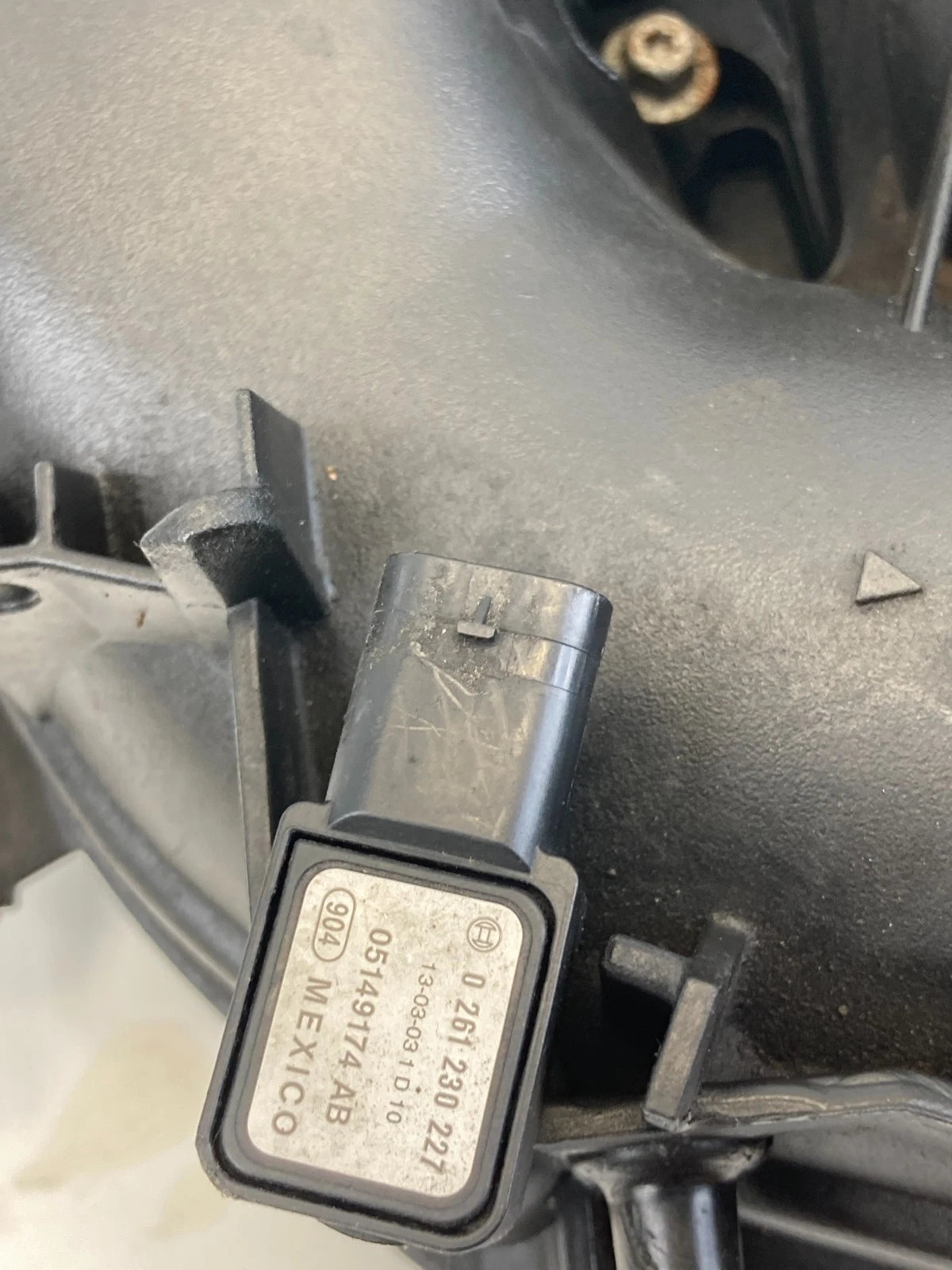 11-20 CHRYSLER TOWN & COUNTRY JEEP DODGE 3.6L UPPER INTAKE MANIFOLD PLENUM OEM