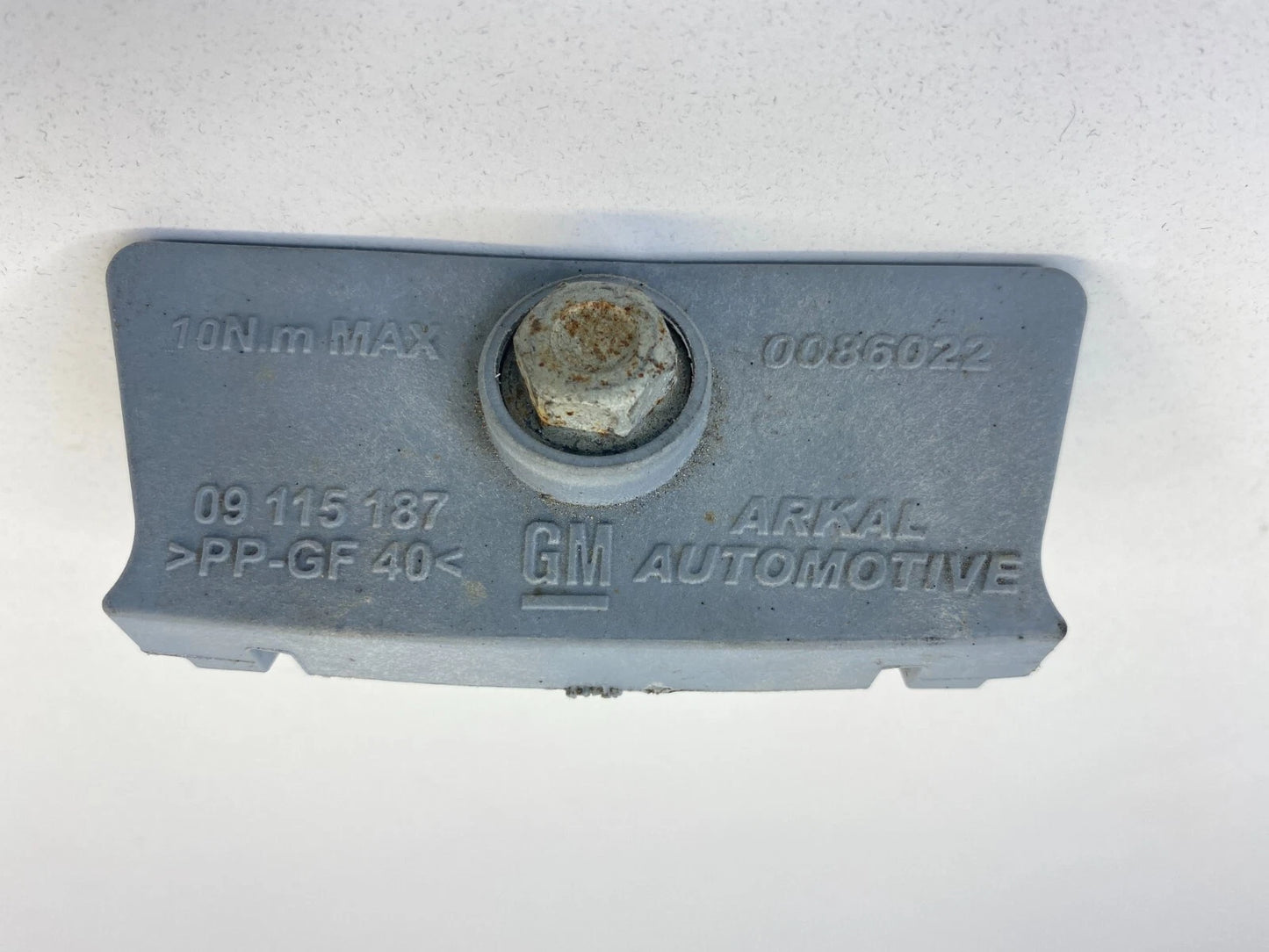 2016 CHEVROLET IMPALA 11-16 REGAL 2.5L BATTERY HOLDER DOWN MOUNT 09115187 OEM