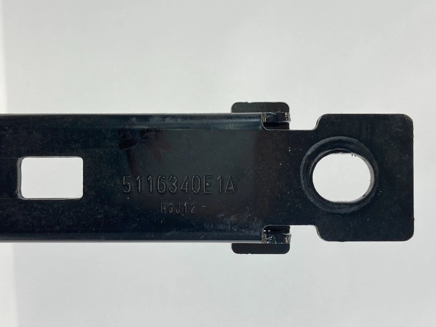 2007-2011 HYUNDAI ACCENT SEDAN FRONT RIGHT SEAT BELT HEIGHT ADJUSTER 5116340E1A