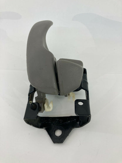 2000-2005 Chevrolet Impala Front Right Passenger Side Inner Door Handle Assembly