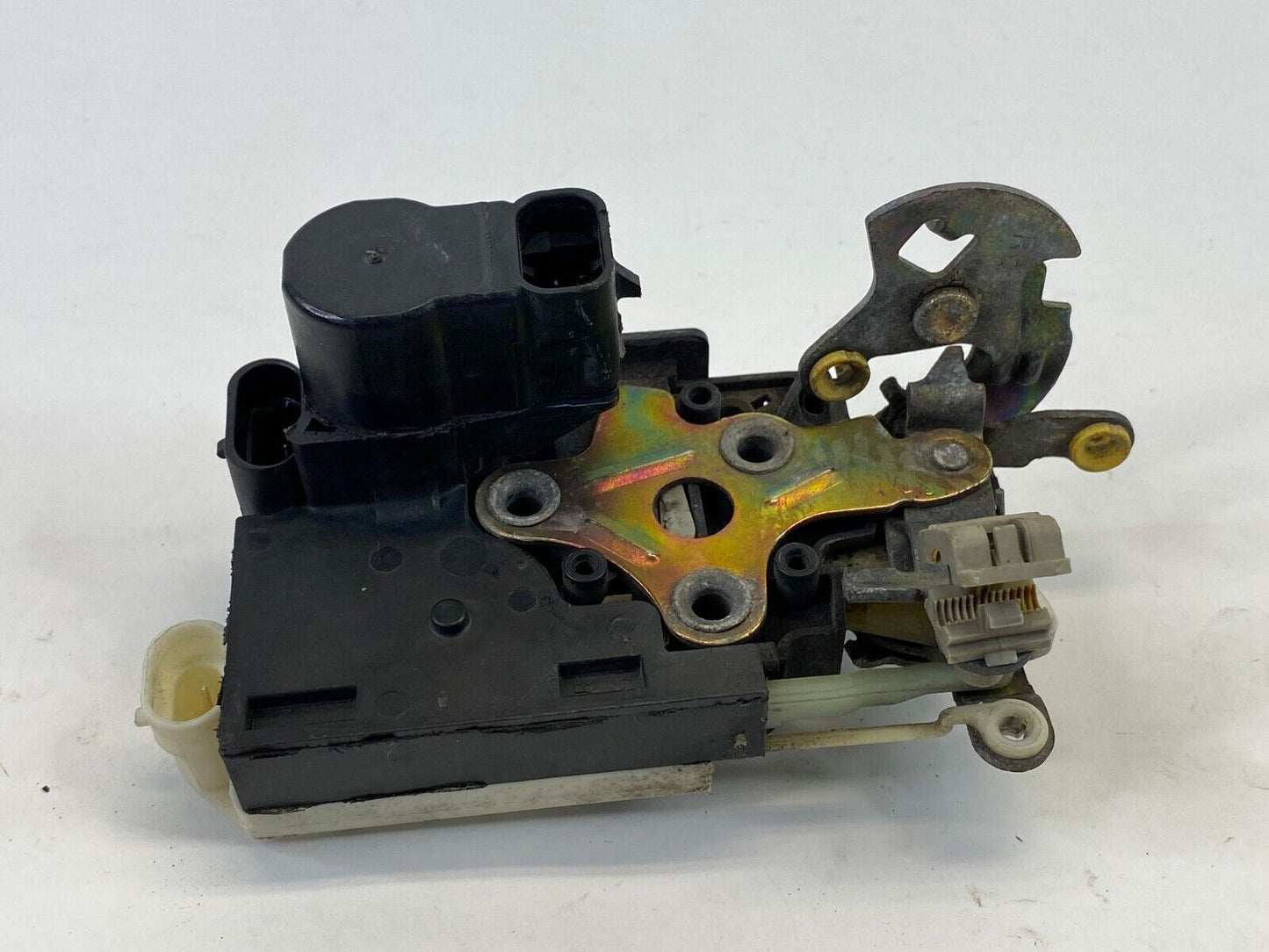 2000-2006 GMC Yukon Front Right Door Lock Latch Actuator Release 16637778