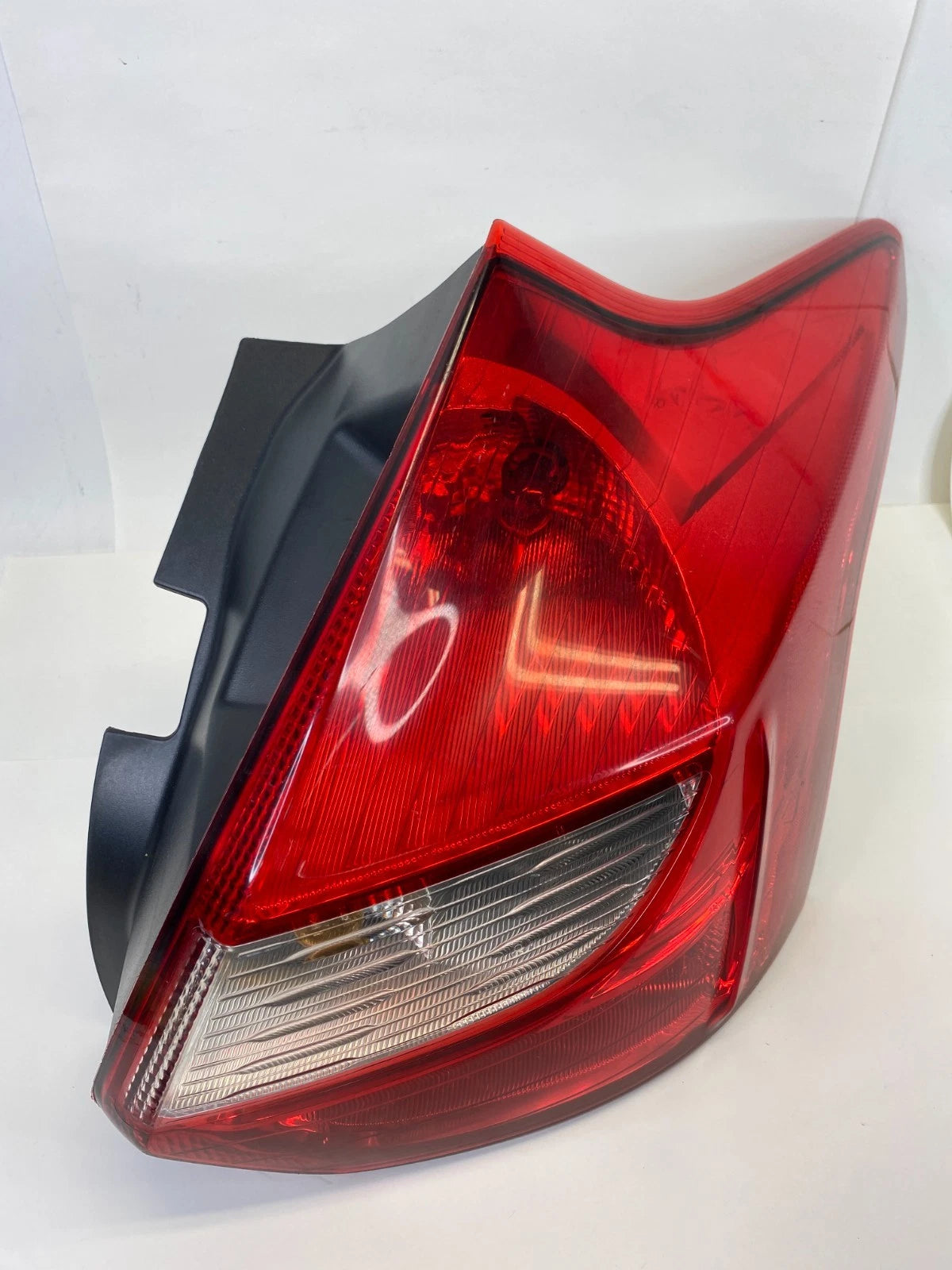 2012-2014 FORD FOCUS HATCHBACK REAR RIGHT SIDE TAILLIGHT TAIL LAMP ASSY OEM