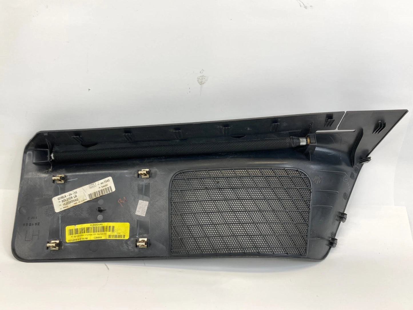 2009-2014 VOLKSWAGEN ROUTAN REAR LEFT SIDE 3RD ROW QUARTER WINDOW SUN SHADE OEM