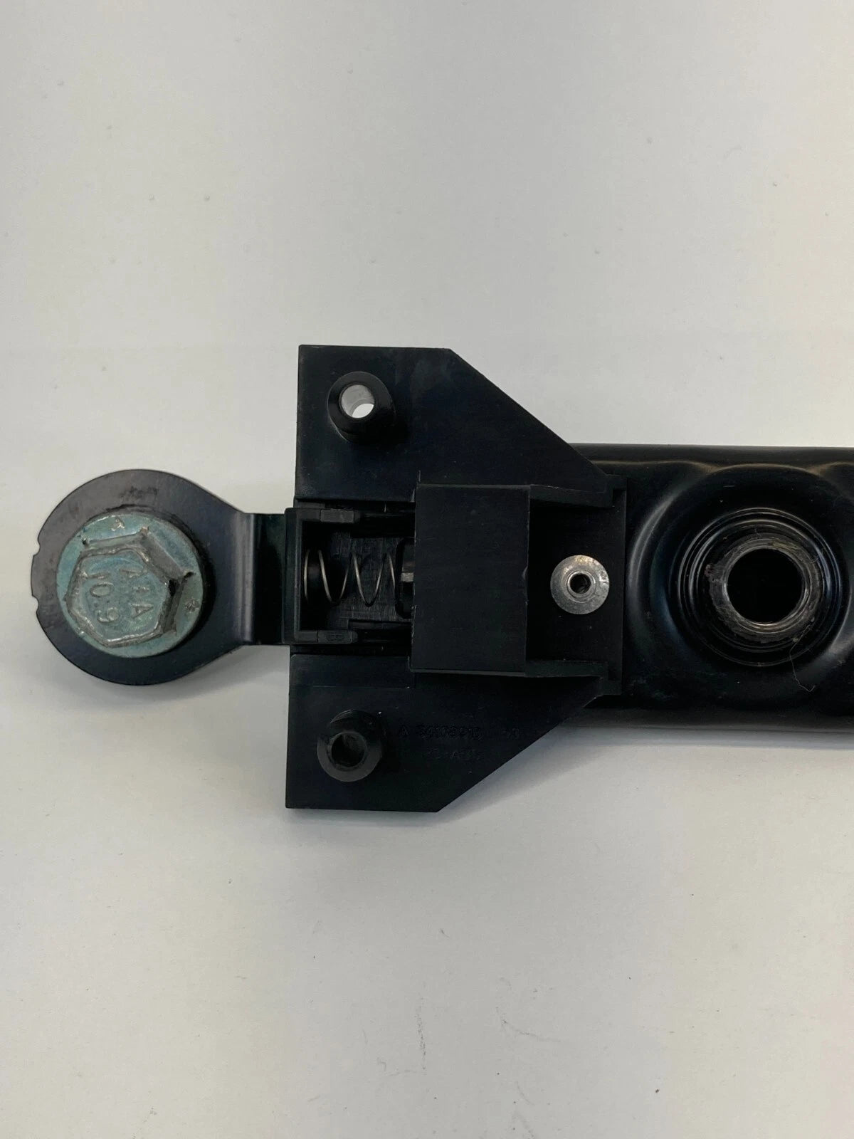 2011-2014 HYUNDAI SONATA FRONT RIGHT PASS SEAT BELT HEIGHT ADJUSTER 88890-3Q000