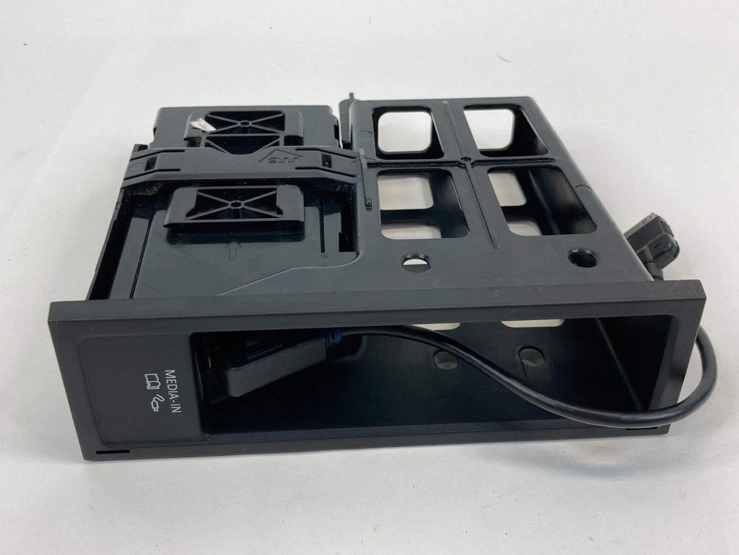 2009-2011 VOLKSWAGEN TIGUAN MULTIMEDIA INTERFACE MODULE SOCKET 5N0-035-344C OEM