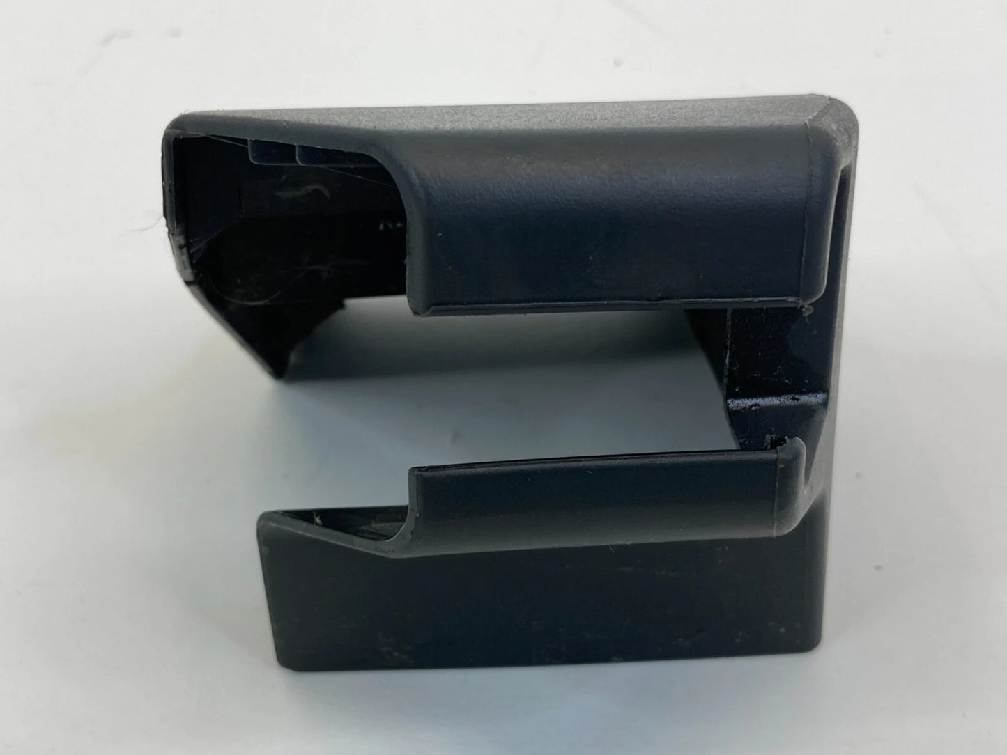 04-06 TOYOTA CAMRY FRONT RIGHT SEAT INNER TRACK END CAP COVER TRIM 72157-AA020