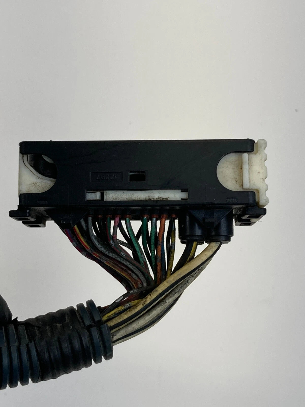 04-06 TOYOTA SIENNA 3.3L FWD ABS ANTI LOCK BRAKE PUMP MODULE PLUG CONNECTOR OEM