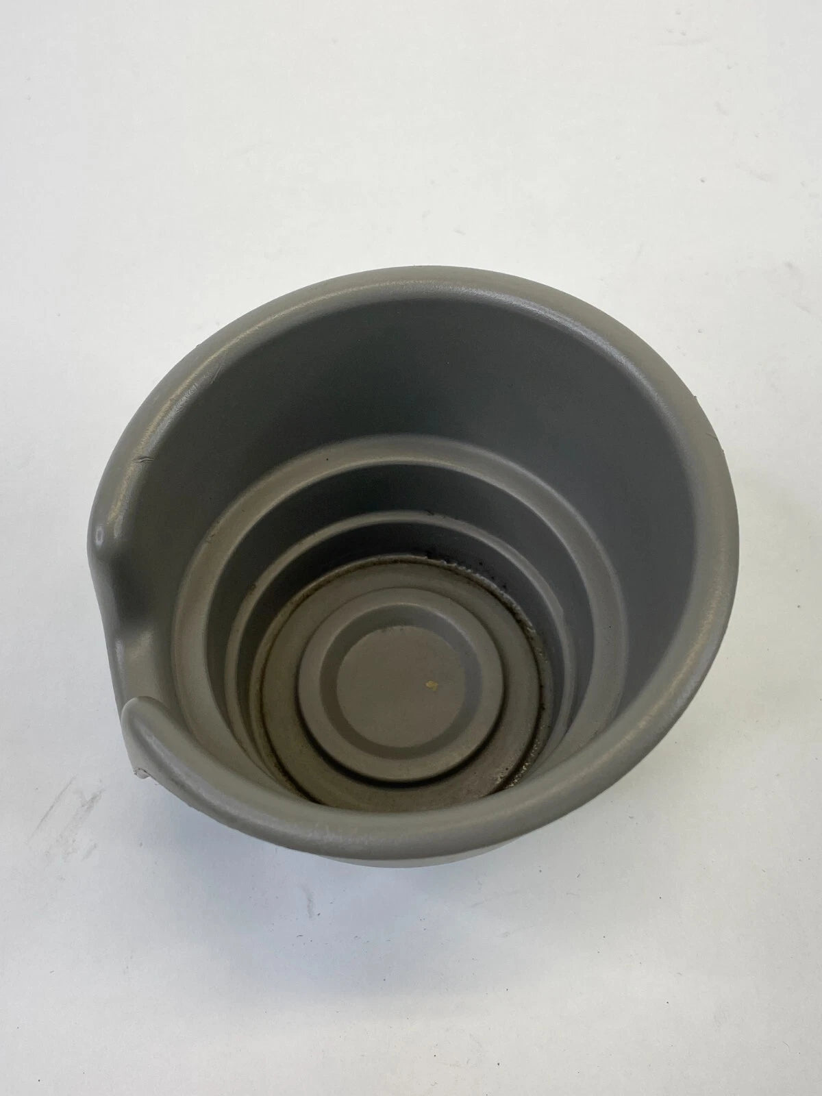 2000-2006 GMC YUKON CHEVROLET TAHOE REAR LEFT CUP HOLDER BEZEL 15710891 OEM