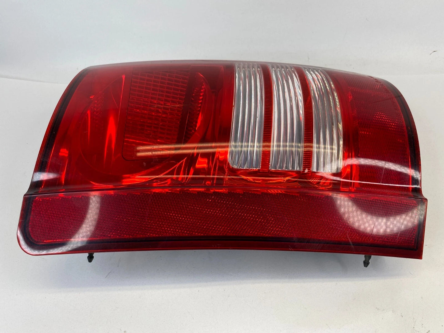 2008-2010 CHRYSLER TOWN & COUNTRY LEFT DRIVER SIDE TAILLIGHT LAMP 58622E OEM