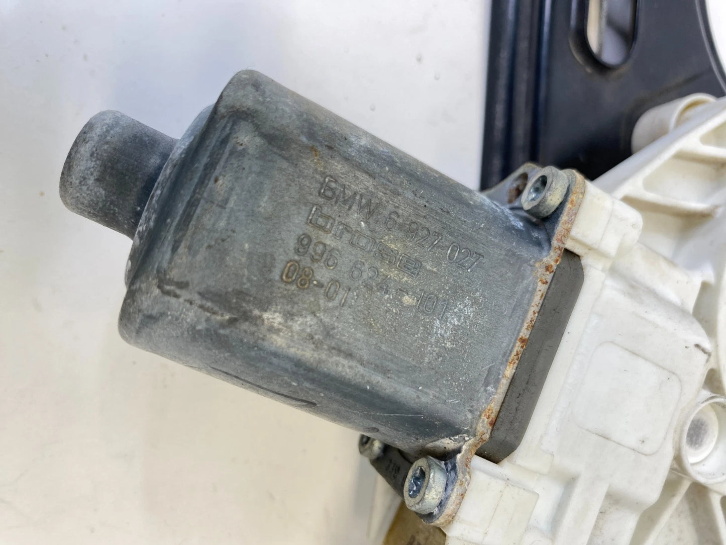 07 08 BMW 328XI FRONT LEFT DOOR POWER WINDOW MOTOR W/ REGULATOR 6927027 OEM