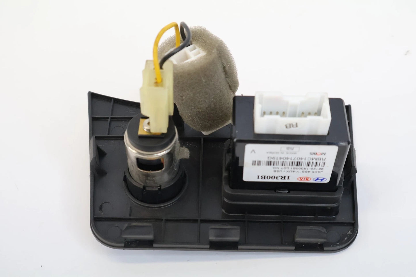 2012-2017 HYUNDAI ACCENT JACK AUX USB PORT CONNECTOR BEZEL ASSY 84621-1R200 OEM