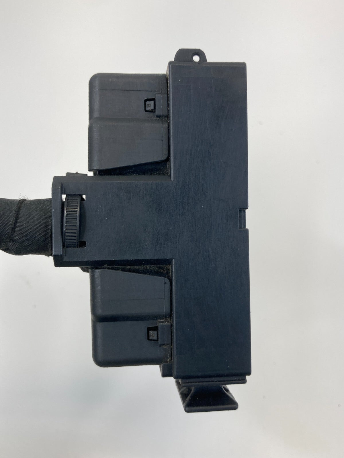 2011-2014 Volkswagen Touareg A/T 4WD ABS Anti Lock Brake Pump Plug Connector OEM