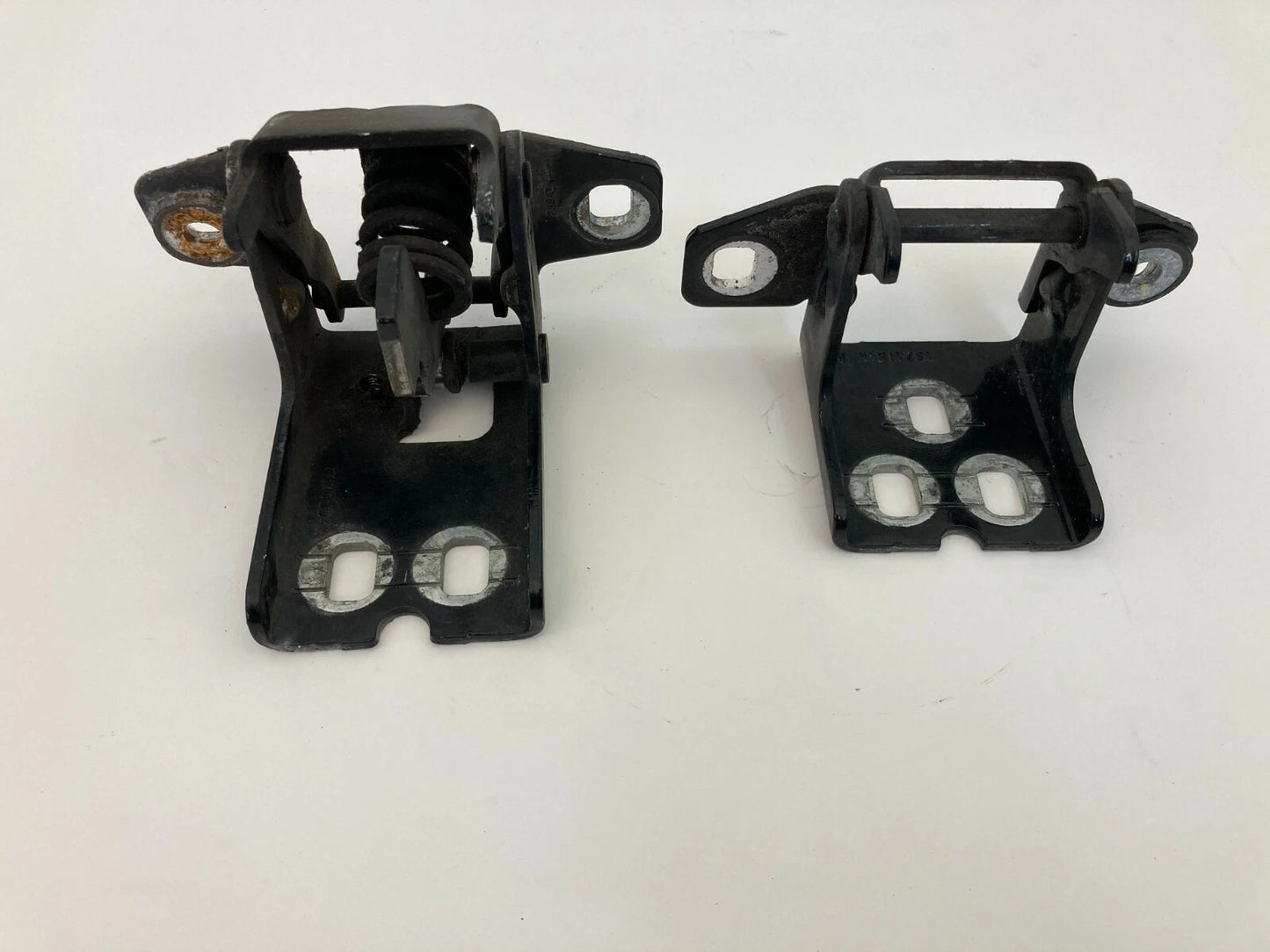 04-09 DODGE DURANGO REAR RIGHT PASSENGER SIDE DOOR UPPER & LOWER HINGE SET PAIR