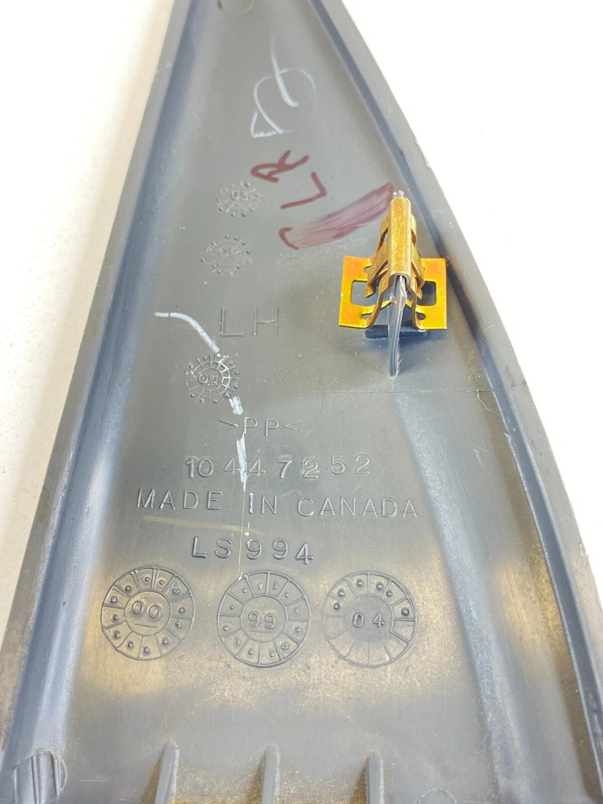00-05CHEVROLET IMPALA REAR LEFT SIDE INNER CORNER COVER TRIM PANEL 10447252 OEM