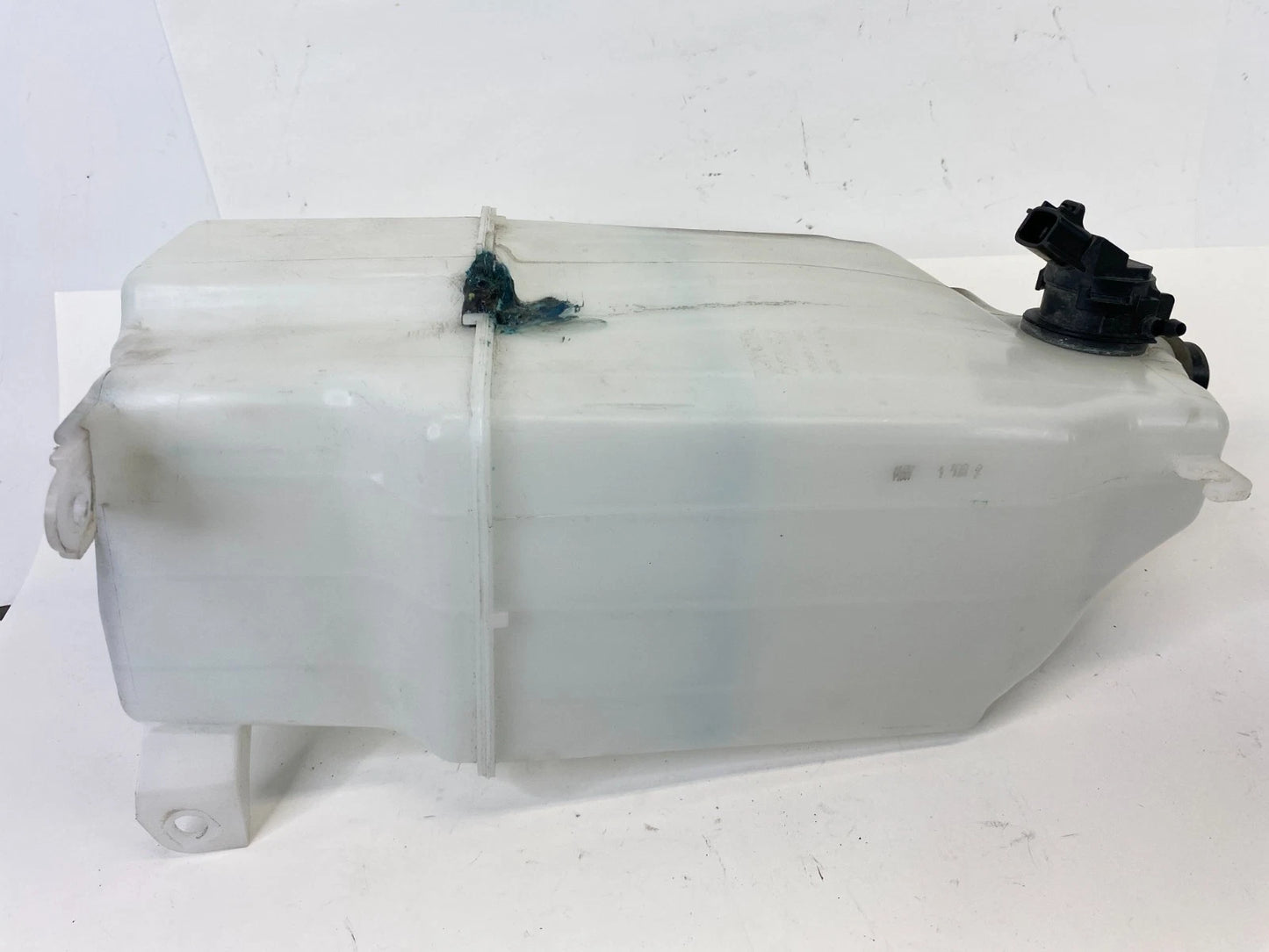 2005-2016 TOYOTA TACOMA WINDSHIELD WASHER RESERVOIR BOTTLE TANK 85330-AE010 OEM