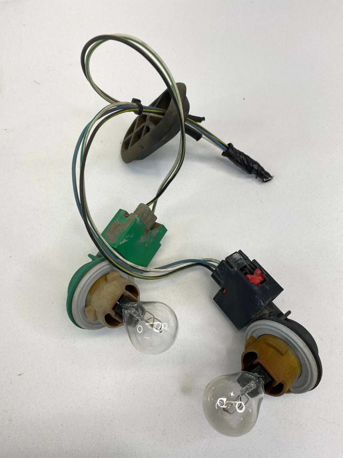 2010 CHRSYLER TOWN & COUNTRY REAR LEFT WIRING HARNESS TAIL LIGHT TAILLIGHT OEM