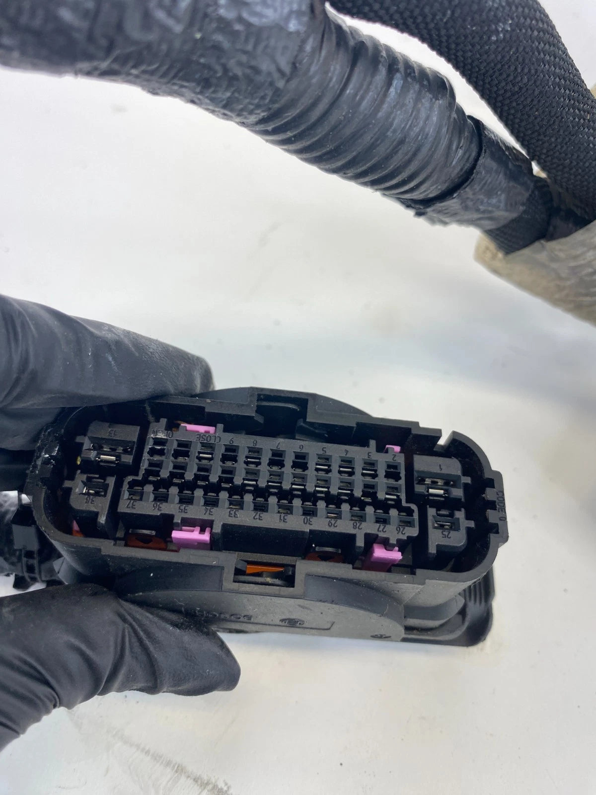 13-16 Chrysler & Town Country 3.6L A/T ABS Anti Lock Brake Pump Connector Plug