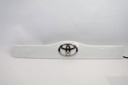 05-09 TOYOTA PRIUS REAR TRUNK LID MOLDING HANDLE GARNISH W EMBLEM OEM 7680147050