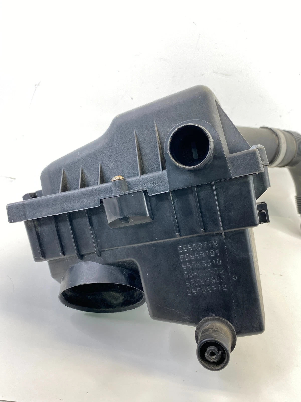 03-11 SAAB 9-3 2.0L AIR INTAKE AIR BOX FILTER COVER W/MAF SENSOR & HOSE 55559779