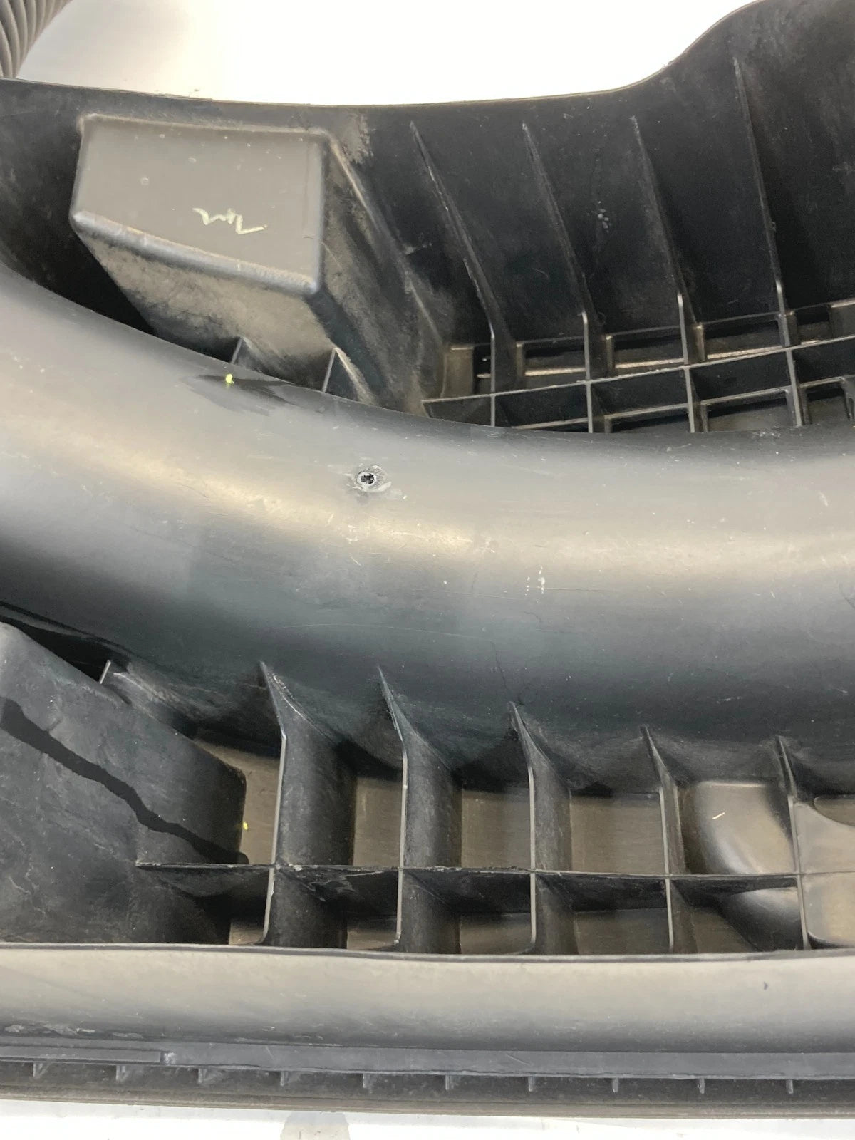 10-17 EQUINOX TERRAIN 12-15 CAPTIVA 2.4L AIR INTAKE RESONATOR OUTLET DUCT HOSE
