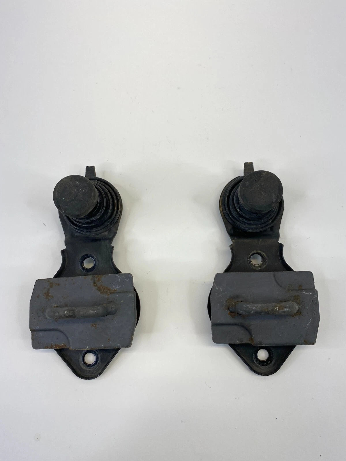 03-06 MERCEDES-BENZ E500 UPPER HOOD LOCK LATCH CATCH STRIKER SET OF 2 2118800360
